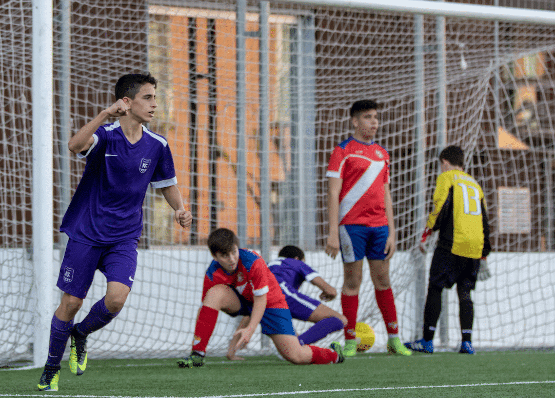 Começando a descobrir o futebol do pokiSOCCER SKILLS